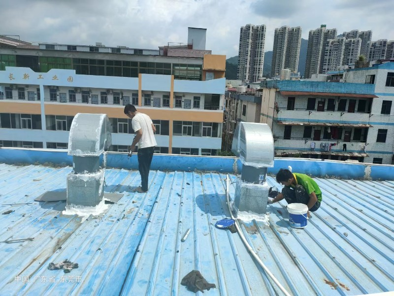 正阳钢结构屋面涂料维修方法